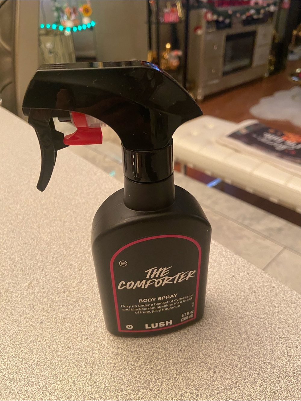 Lush The Comforter Body Spray - Black with Pink Accents